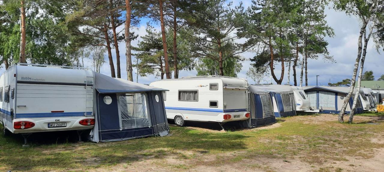 Nowoczesne Przyczepy Kempingowe Chalupy Royal-Camp Eksteriør billede