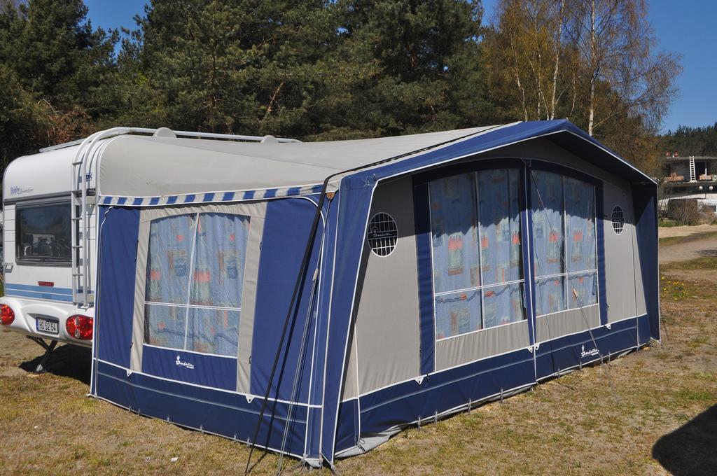 Nowoczesne Przyczepy Kempingowe Chalupy Royal-Camp Eksteriør billede